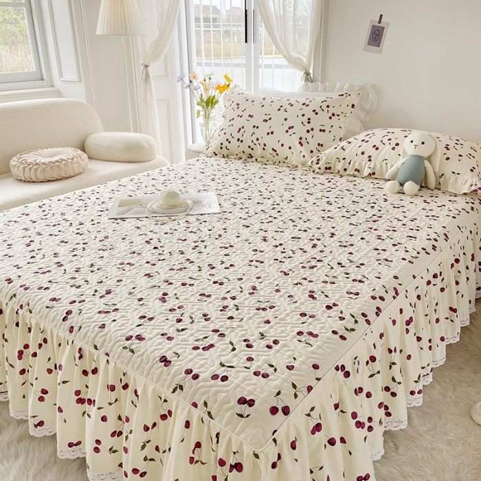 91家纺网 家纺一手货源 找家纺 忘忧草  2023新款13372全棉夹棉床笠式床裙纯棉 樱桃季 紫