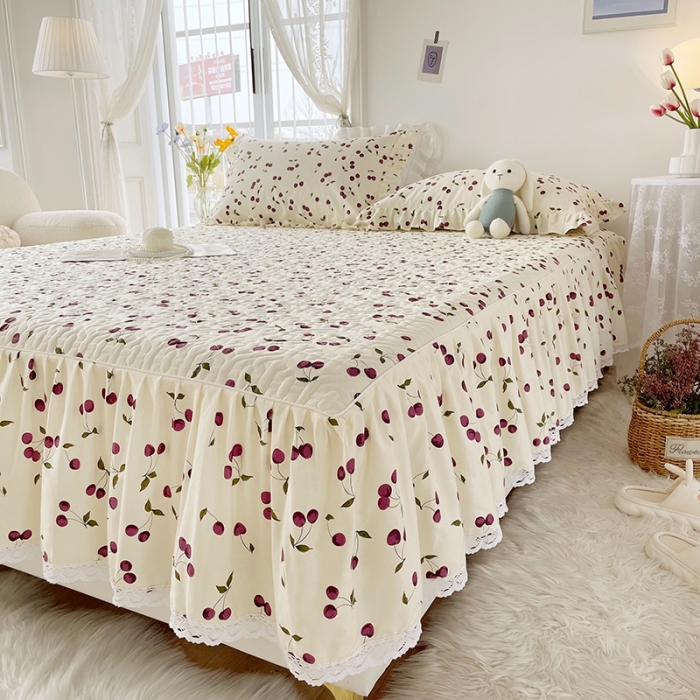 91家纺网 家纺一手货源 找家纺 忘忧草  2023新款13372全棉夹棉床笠式床裙纯棉 樱桃季 紫