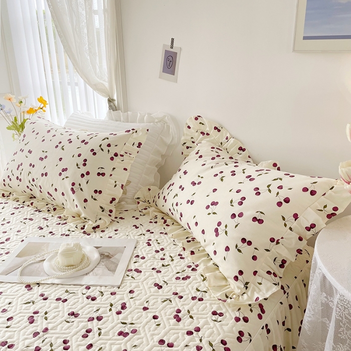 91家纺网 家纺一手货源 找家纺 忘忧草  2023新款13372全棉夹棉床笠式床裙纯棉 樱桃季 紫