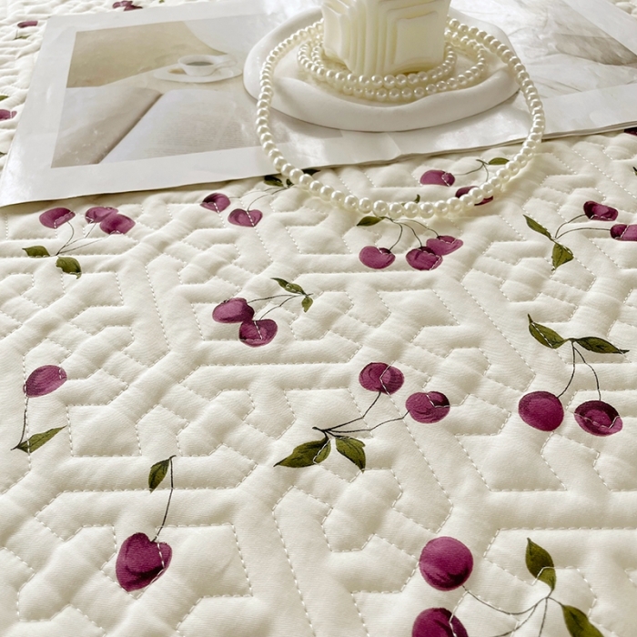 91家纺网 家纺一手货源 找家纺 忘忧草  2023新款13372全棉夹棉床笠式床裙纯棉 樱桃季 紫