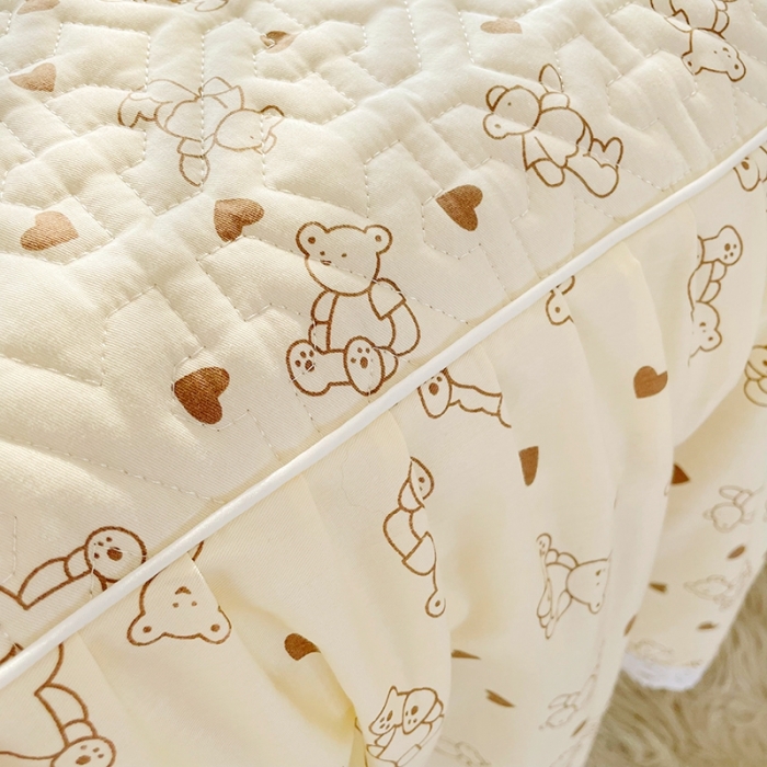 91家纺网 家纺一手货源 找家纺 忘忧草  2023新款13372全棉夹棉床笠式床裙纯棉 贝贝熊