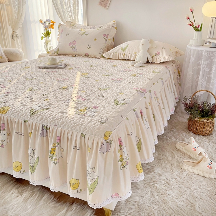 91家纺网 家纺一手货源 找家纺 忘忧草  2023新款13372全棉夹棉床笠式床裙纯棉 园林兔-玉