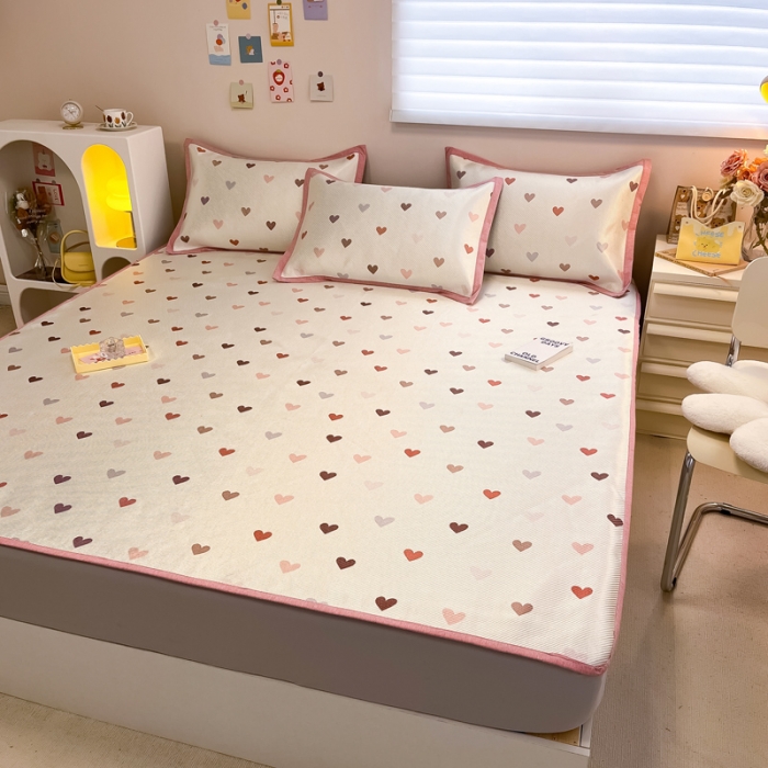 91家纺网 家纺一手货源 找家纺 懒猫 2024新款600D冰藤床笠款凉席 粉红爱心-床笠款