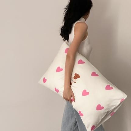 91家纺网 家纺一手货源 找家纺 桃喜2024新款甜辣潮酷数码印花全棉枕套 香草奶油