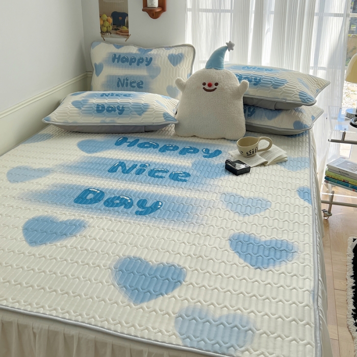 91家纺网 家纺一手货源 找家纺 慕尚  2025新款凉感丝大版乳胶凉席 ins爱心