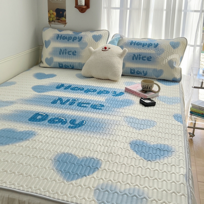 91家纺网 家纺一手货源 找家纺 慕尚  2025新款凉感丝大版乳胶凉席 ins爱心