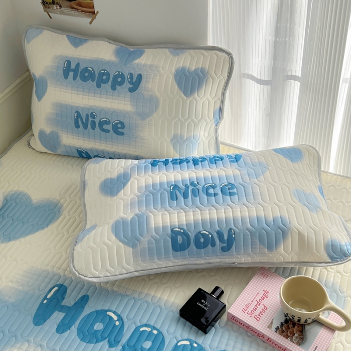 91家纺网 家纺一手货源 找家纺 慕尚  2025新款凉感丝大版乳胶凉席 ins爱心