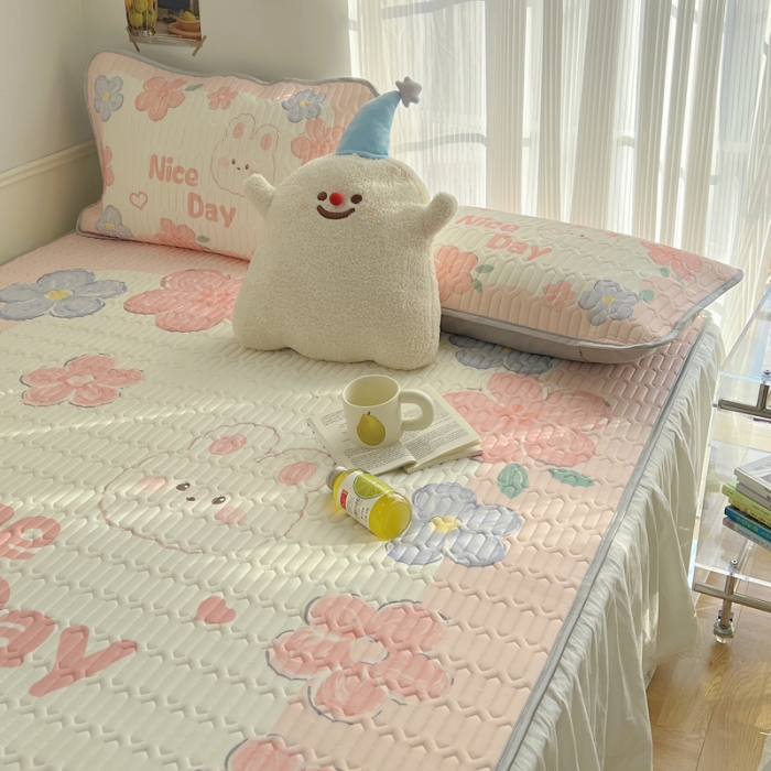 91家纺网 家纺一手货源 找家纺 慕尚  2025新款凉感丝大版乳胶凉席 花田小兔