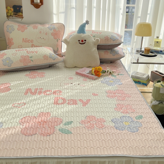 91家纺网 家纺一手货源 找家纺 慕尚  2025新款凉感丝大版乳胶凉席 花田小兔