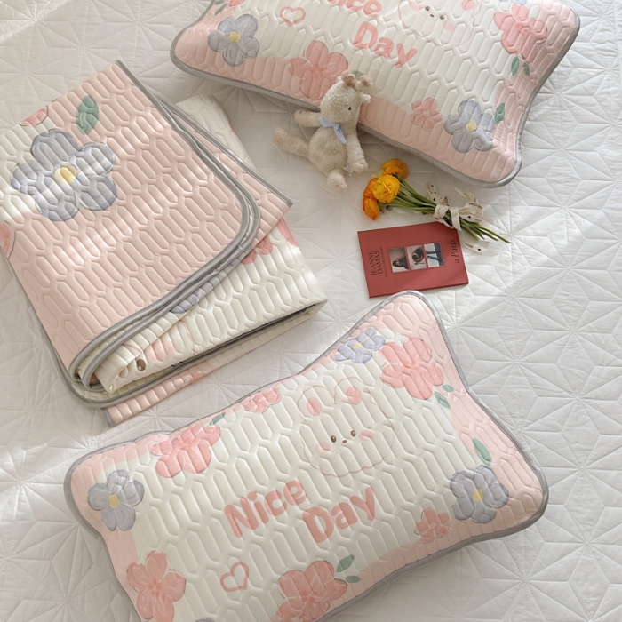 91家纺网 家纺一手货源 找家纺 慕尚  2025新款凉感丝大版乳胶凉席 花田小兔