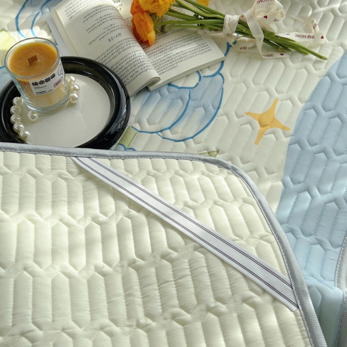 91家纺网 家纺一手货源 找家纺 慕尚  2025新款凉感丝大版乳胶凉席 蓝斯兔