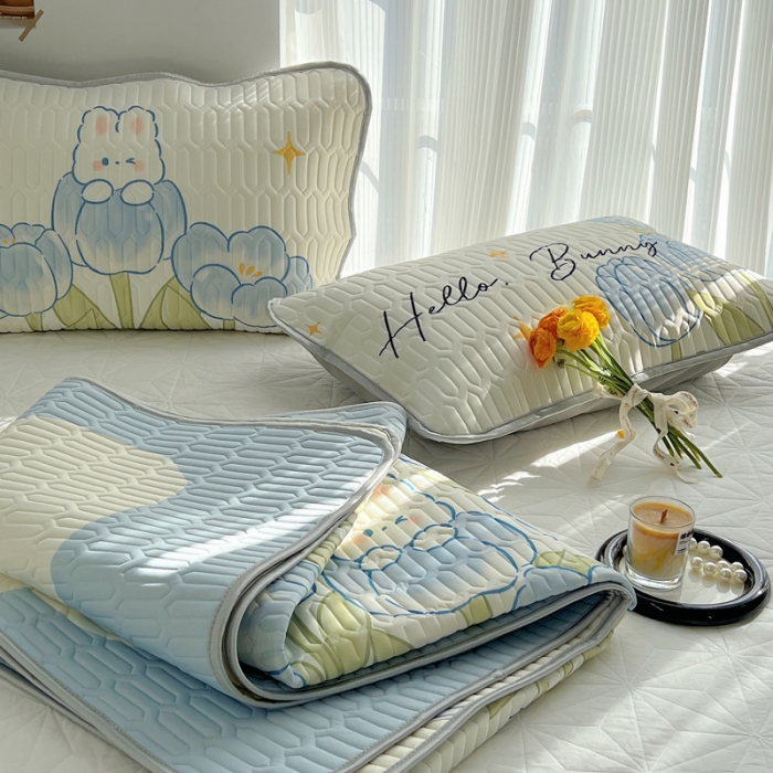 91家纺网 家纺一手货源 找家纺 慕尚  2025新款凉感丝大版乳胶凉席 蓝斯兔