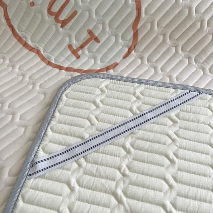 91家纺网 家纺一手货源 找家纺 慕尚  2025新款凉感丝大版乳胶凉席 萌兔