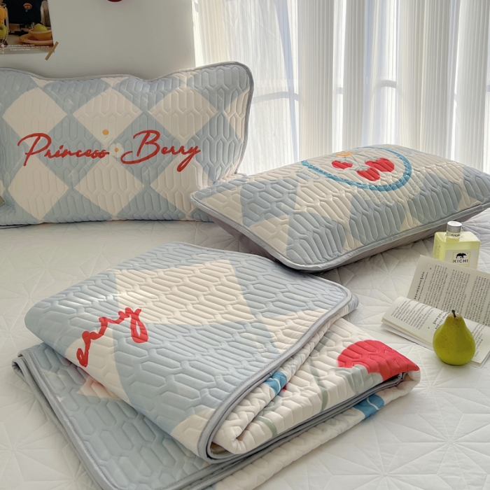 91家纺网 家纺一手货源 找家纺 慕尚  2025新款凉感丝大版乳胶凉席 轻奢草莓