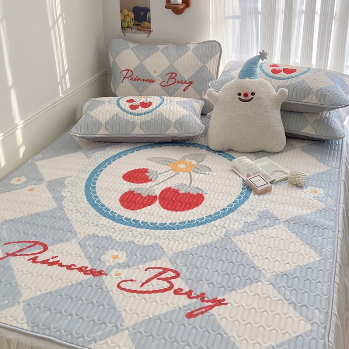 91家纺网 家纺一手货源 找家纺 慕尚  2025新款凉感丝大版乳胶凉席 轻奢草莓