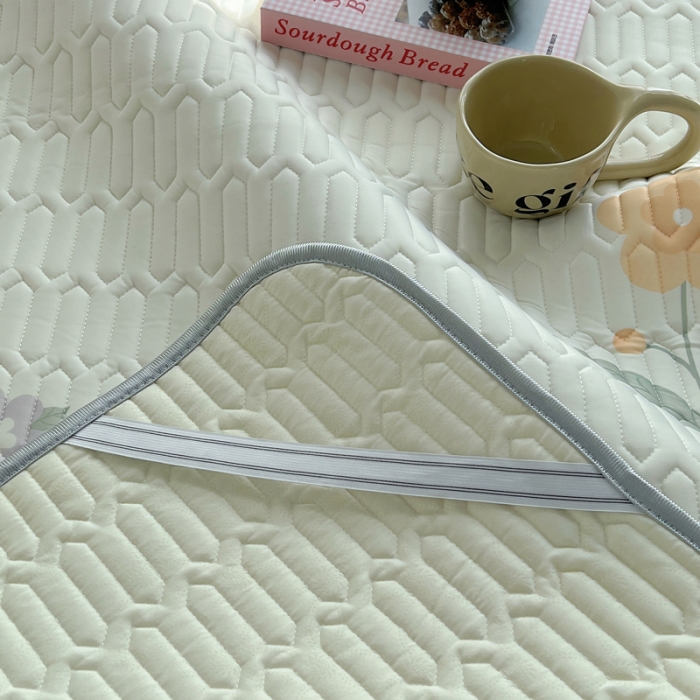 91家纺网 家纺一手货源 找家纺 慕尚  2025新款凉感丝大版乳胶凉席 清新花束