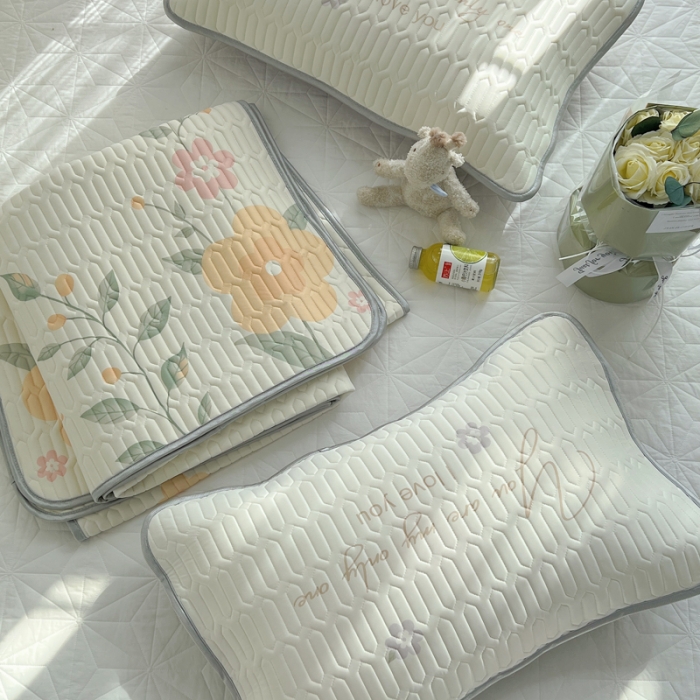 91家纺网 家纺一手货源 找家纺 慕尚  2025新款凉感丝大版乳胶凉席 清新花束