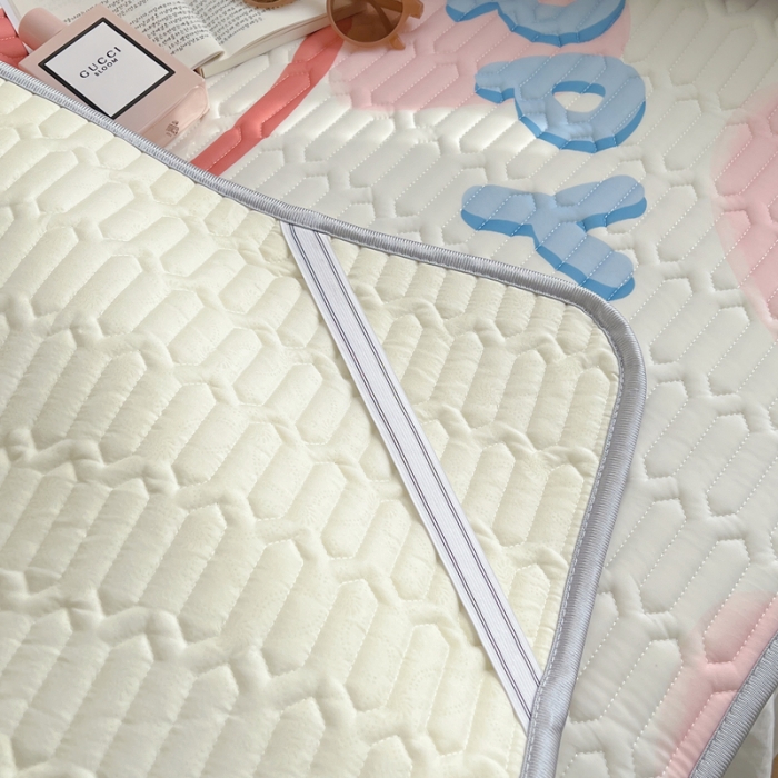 91家纺网 家纺一手货源 找家纺 慕尚  2025新款凉感丝大版乳胶凉席 甜美兔兔