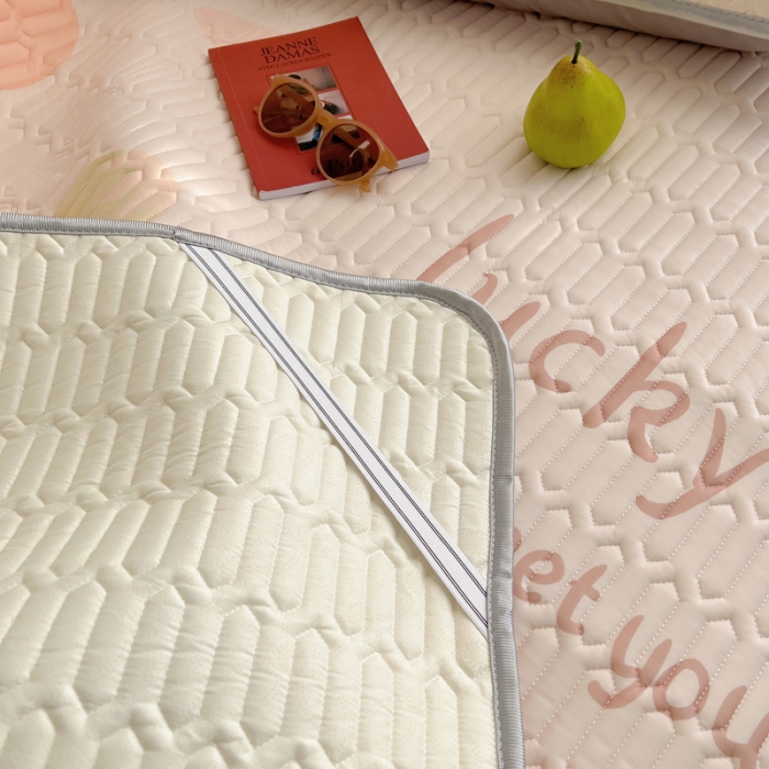 91家纺网 家纺一手货源 找家纺 慕尚  2025新款凉感丝大版乳胶凉席 小森物语