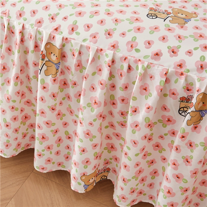 91家纺网 家纺一手货源 找家纺 十个点2024新款初遇系列 全棉床裙小清新四件套 园丁熊