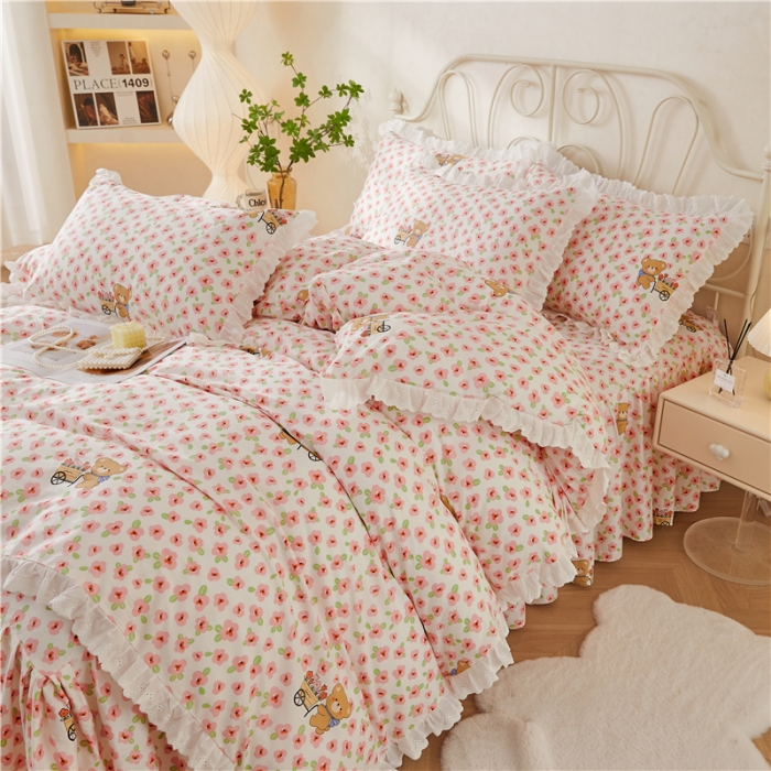 91家纺网 家纺一手货源 找家纺 十个点2024新款初遇系列 全棉床裙小清新四件套 园丁熊