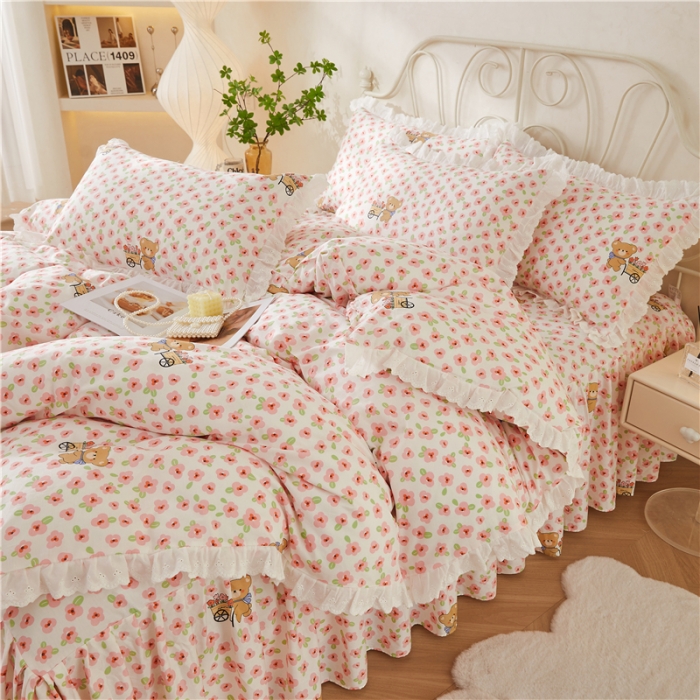 91家纺网 家纺一手货源 找家纺 十个点2024新款初遇系列 全棉床裙小清新四件套 园丁熊