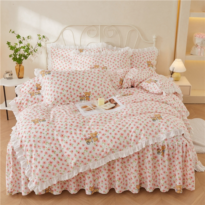 91家纺网 家纺一手货源 找家纺 十个点2024新款初遇系列 全棉床裙小清新四件套 园丁熊