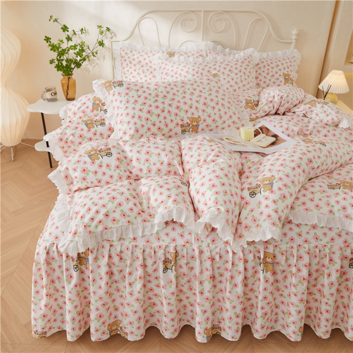 91家纺网 家纺一手货源 找家纺 十个点2024新款初遇系列 全棉床裙小清新四件套 园丁熊