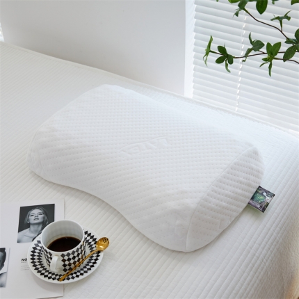 91家纺网 家纺一手货源 找家纺 新款天然乳胶枕女士美容枕花生枕单人狼牙按摩乳胶枕头