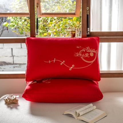 91家纺网 家纺一手货源 找家纺 总栩裕纺织 2023新款莫代尔全棉婚庆枕芯刺绣款羽丝绒纯棉立体枕头