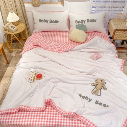 91家纺网 家纺一手货源 找家纺 2023水洗棉刺绣小熊夏被四件套 绣花毛巾绣夏凉被薄被子空调被薄被芯