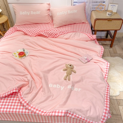 91家纺网 家纺一手货源 找家纺 2023水洗棉刺绣小熊夏被四件套 绣花毛巾绣夏凉被薄被子空调被薄被芯