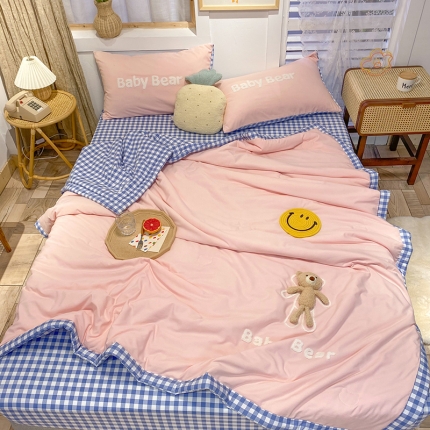 91家纺网 家纺一手货源 找家纺 2023水洗棉刺绣小熊夏被四件套 绣花毛巾绣夏凉被薄被子空调被薄被芯