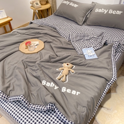 91家纺网 家纺一手货源 找家纺 2023水洗棉刺绣小熊夏被四件套 绣花毛巾绣夏凉被薄被子空调被薄被芯
