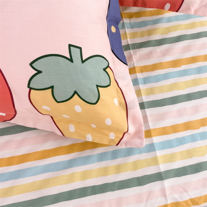 91家纺网 家纺一手货源 找家纺 多品 2023新款12868全棉印花单被套系列第二批 草莓派对