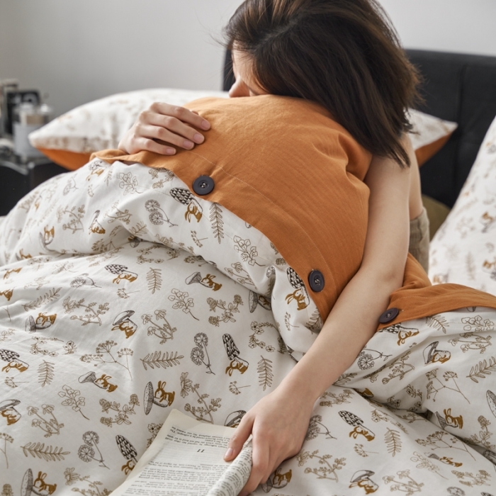 91家纺网 家纺一手货源 找家纺 （总）时年 2023新款全棉母婴级有氧双层纱纽扣工艺款四件套场景一