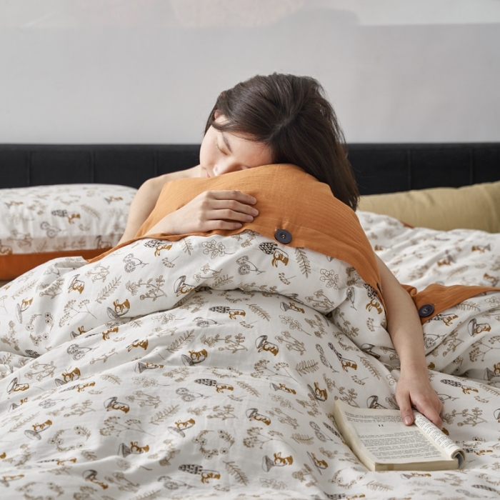 91家纺网 家纺一手货源 找家纺 （总）时年 2023新款全棉母婴级有氧双层纱纽扣工艺款四件套场景一