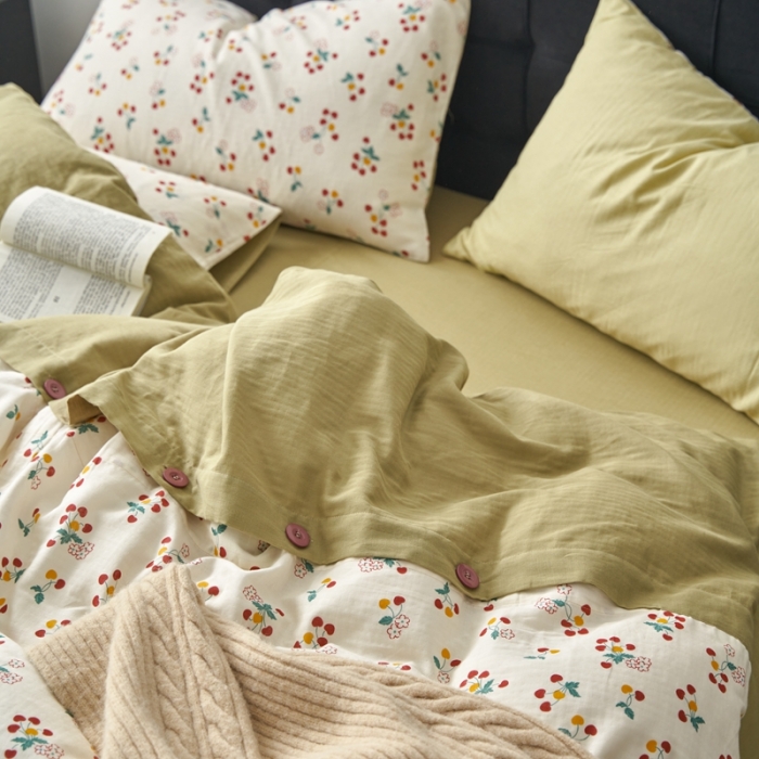 91家纺网 家纺一手货源 找家纺 时年 2023新款全棉母婴级有氧双层纱纽扣工艺款四件套-场景一 夕颜花