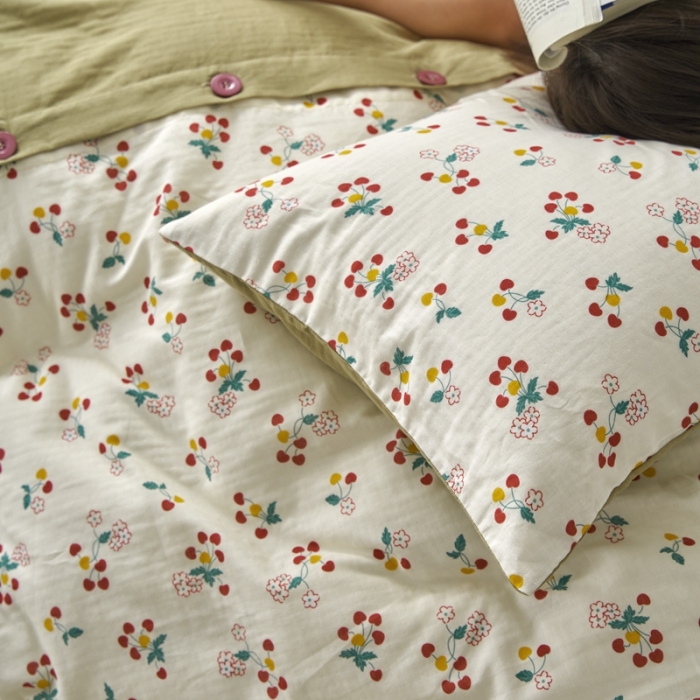 91家纺网 家纺一手货源 找家纺 时年 2023新款全棉母婴级有氧双层纱纽扣工艺款四件套-场景一 夕颜花