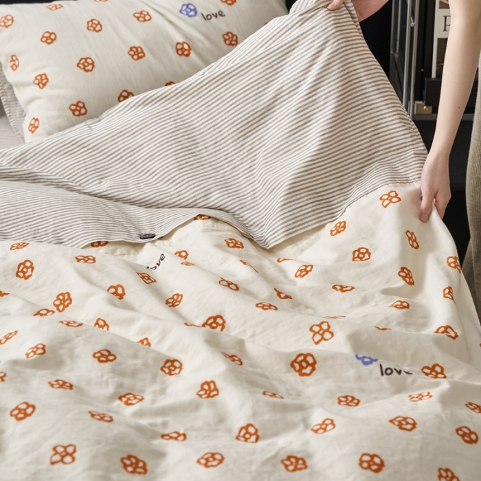 91家纺网 家纺一手货源 找家纺 时年 2023新款全棉母婴级有氧双层纱纽扣工艺款四件套-场景一 休闲时代-桔