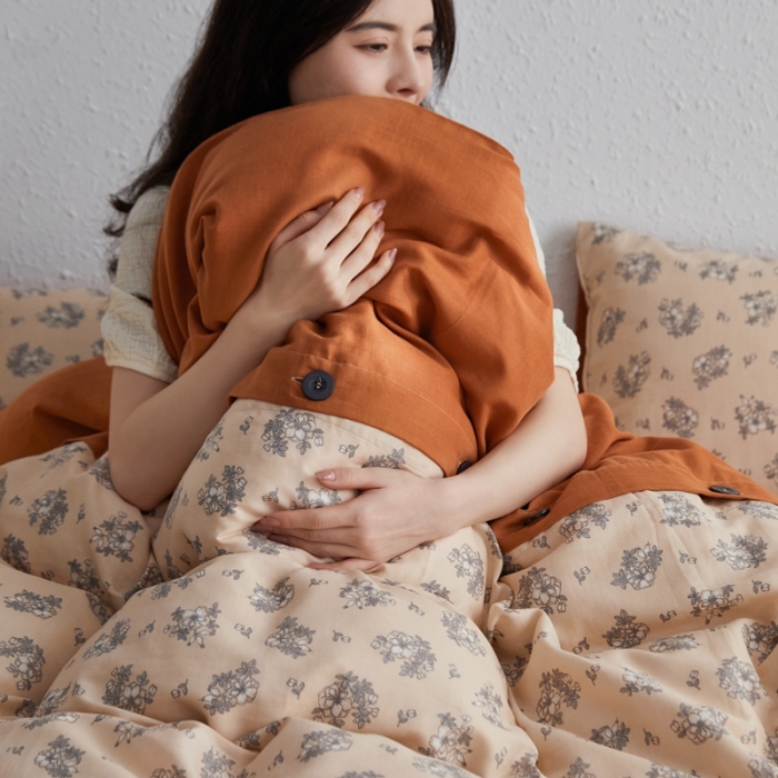 91家纺网 家纺一手货源 找家纺 时年 2023新款全棉母婴级有氧双层纱纽扣工艺款四件套-场景二 柏拉图