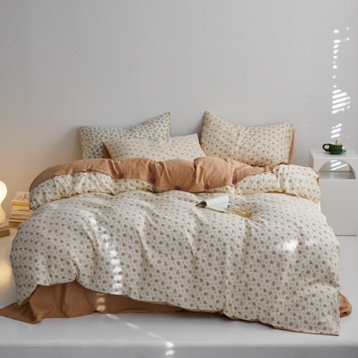 91家纺网 家纺一手货源 找家纺 时年 2023新款全棉母婴级有氧双层纱纽扣工艺款四件套-场景二 小薇