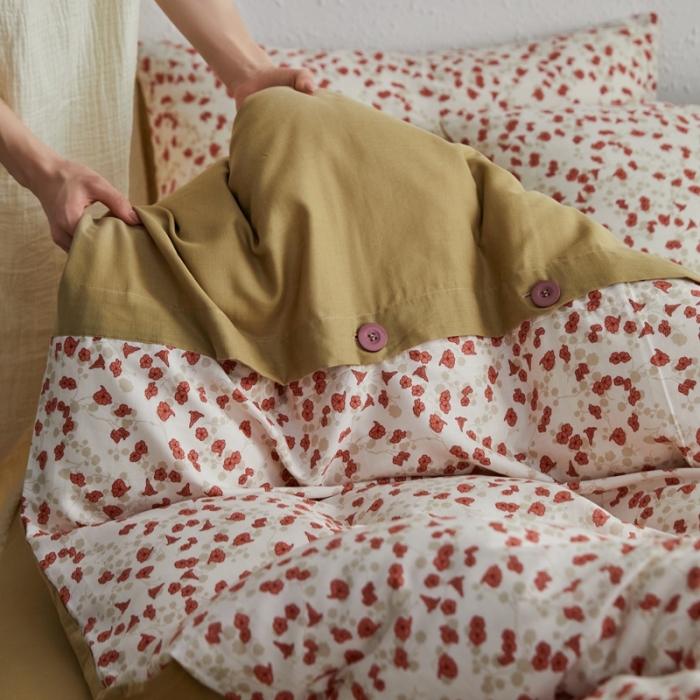 91家纺网 家纺一手货源 找家纺 时年 2023新款全棉母婴级有氧双层纱纽扣工艺款四件套-场景二 叶语纷飞