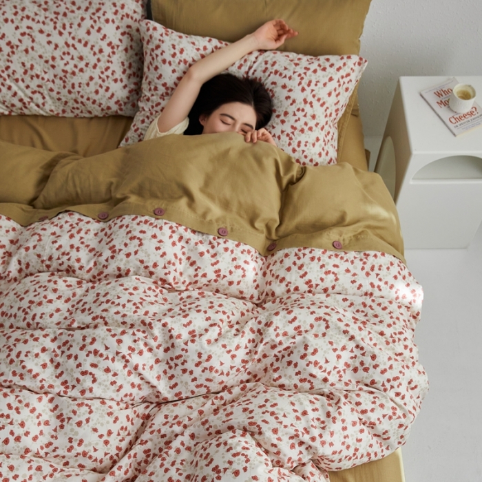 91家纺网 家纺一手货源 找家纺 时年 2023新款全棉母婴级有氧双层纱纽扣工艺款四件套-场景二 叶语纷飞