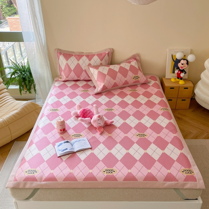 91家纺网 家纺一手货源 找家纺 时年 2023新款水洗冰丝凉席 幸运-粉