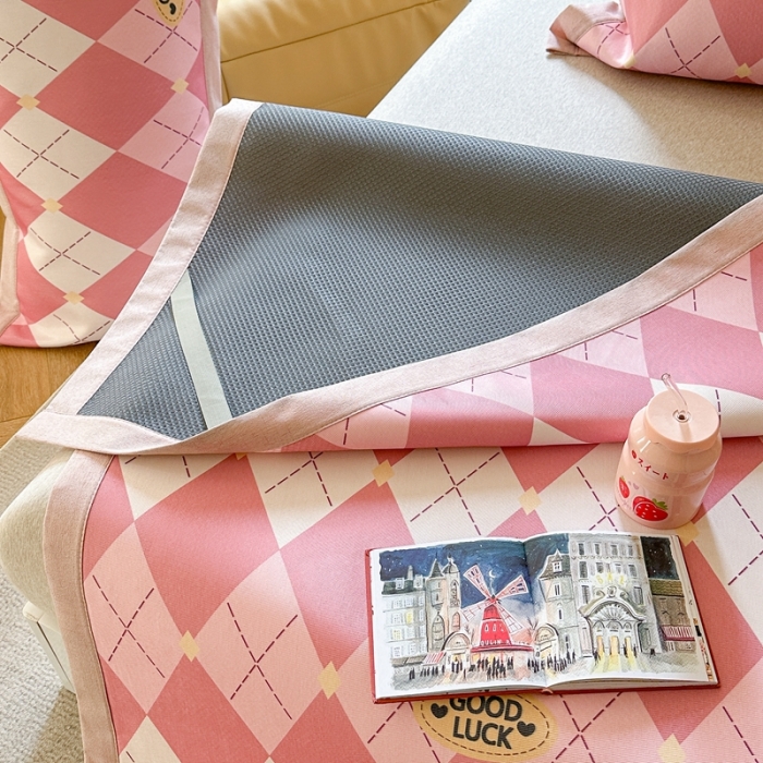 91家纺网 家纺一手货源 找家纺 时年 2023新款水洗冰丝凉席 幸运-粉