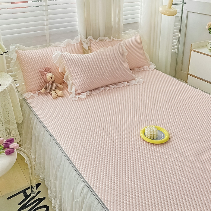 91家纺网 家纺一手货源 找家纺 （总）罗艺轩 2024新款抗菌高克重双层复合床裙款豆豆席三件套倾城雅韵