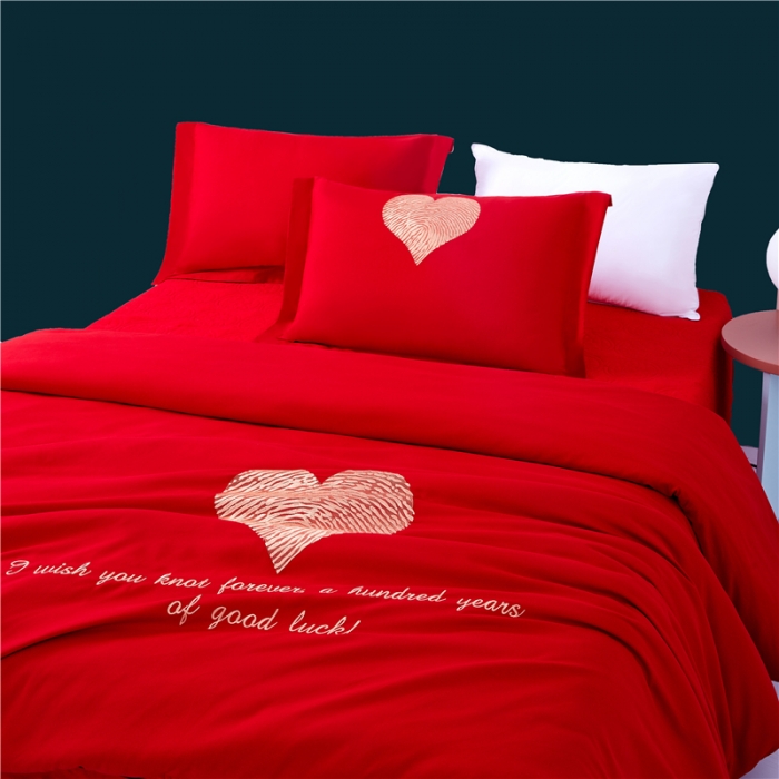 91家纺网 家纺一手货源 找家纺 2025新款亲肤棉绣花刺绣婚庆四件套 比心