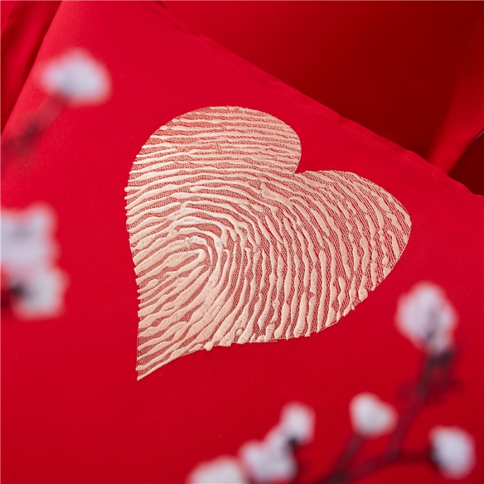 91家纺网 家纺一手货源 找家纺 2025新款亲肤棉绣花刺绣婚庆四件套 比心