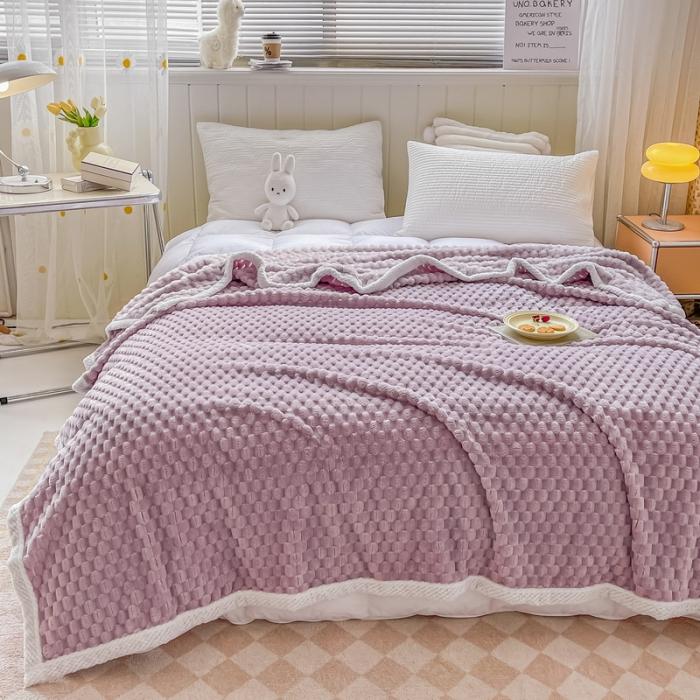 91家纺网 家纺一手货源 找家纺 270克加厚金龟绒毛毯 菠萝格包边盖毯 纯色空调毯法莱绒毯子 优雅紫